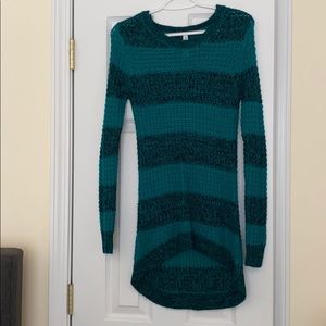 A sweater! 💚🖤